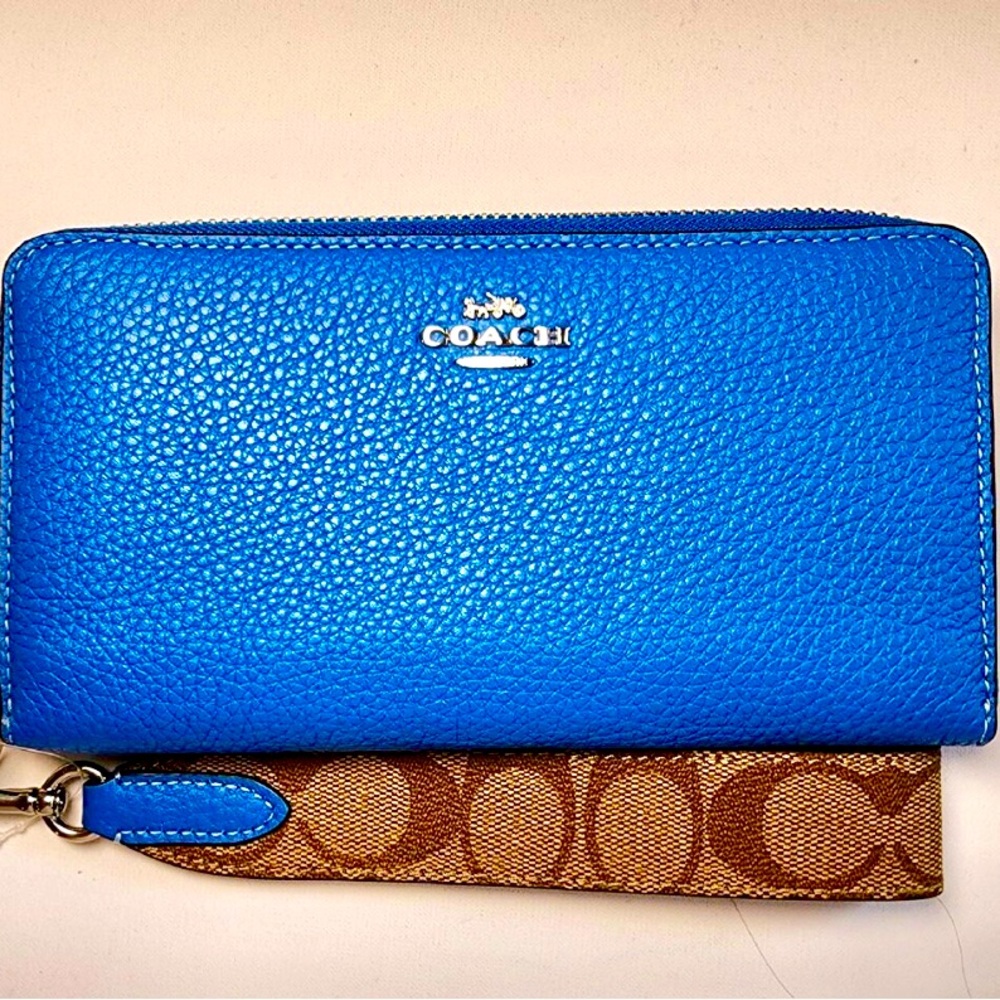End of yesr $ale COACH Wrislet Wallet